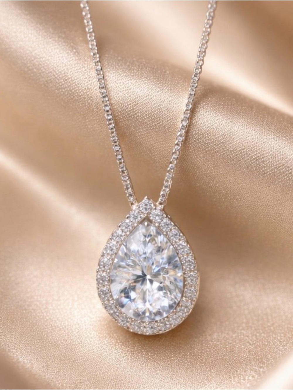 Beautiful pear shaped quality simulated diamond necklace